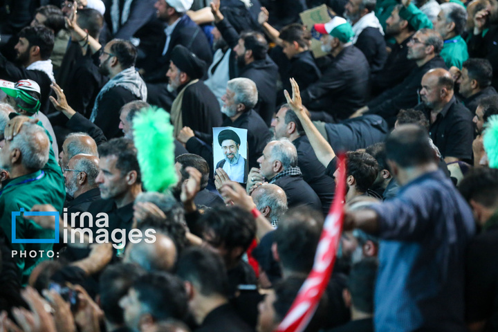 اقامه نماز بر پیکر رهبر شهید انقلاب در حرم رضوی