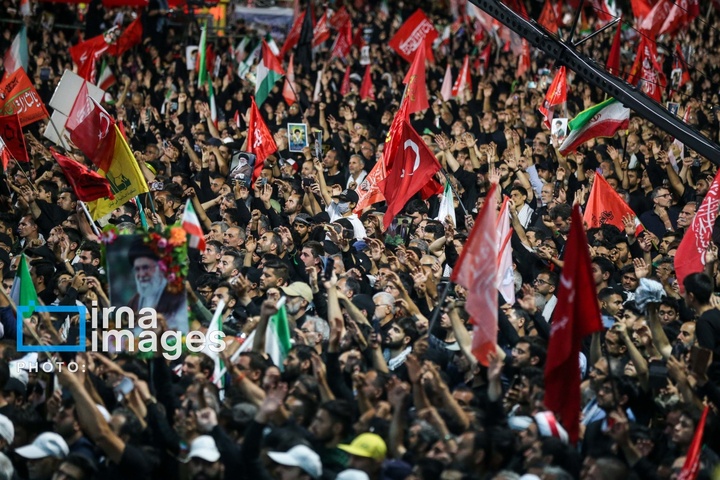اقامه نماز بر پیکر رهبر شهید انقلاب در حرم رضوی