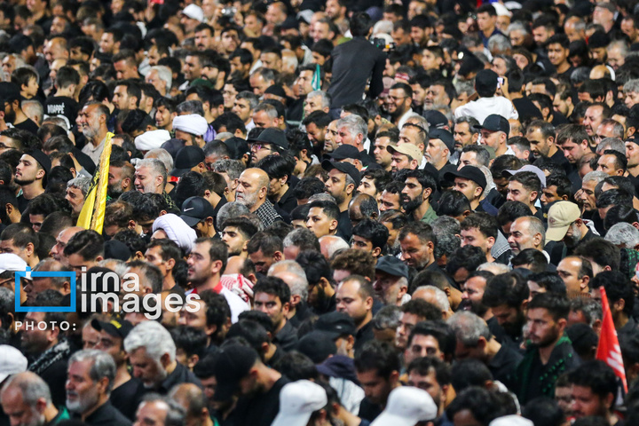 اقامه نماز بر پیکر رهبر شهید انقلاب در حرم رضوی