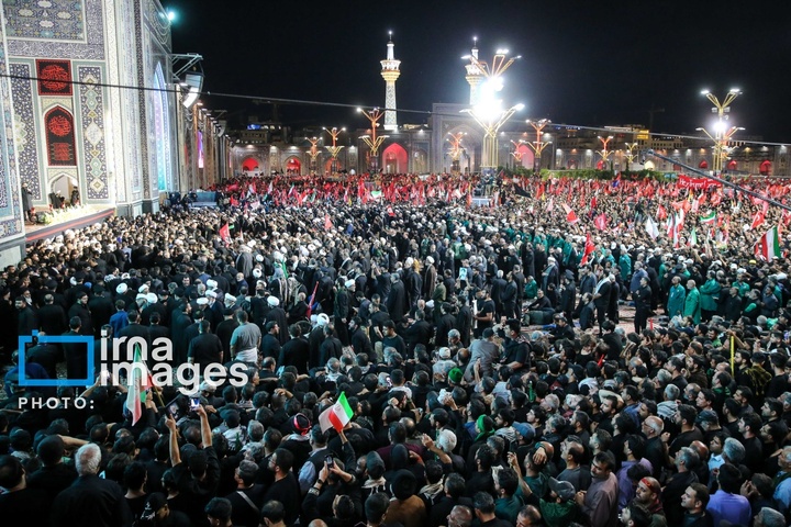اقامه نماز بر پیکر رهبر شهید انقلاب در حرم رضوی