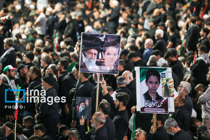 اقامه نماز بر پیکر رهبر شهید انقلاب در حرم رضوی