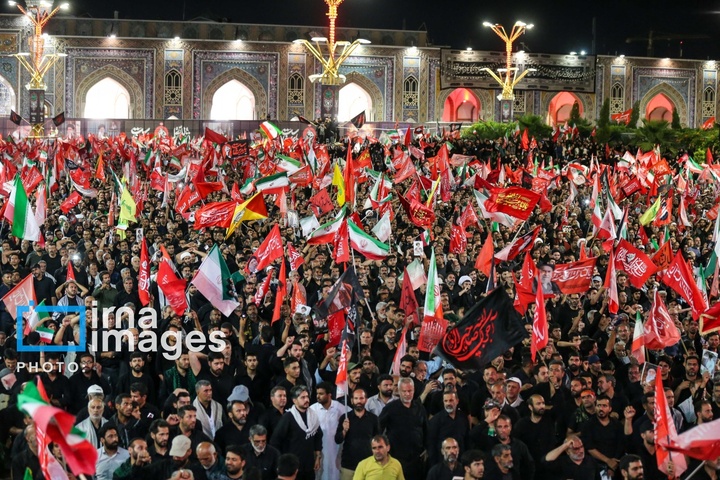 اقامه نماز بر پیکر رهبر شهید انقلاب در حرم رضوی