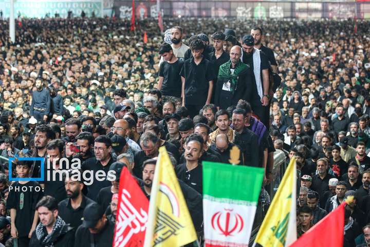 اقامه نماز بر پیکر رهبر شهید انقلاب در حرم رضوی