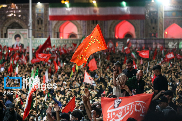 اقامه نماز بر پیکر رهبر شهید انقلاب در حرم رضوی