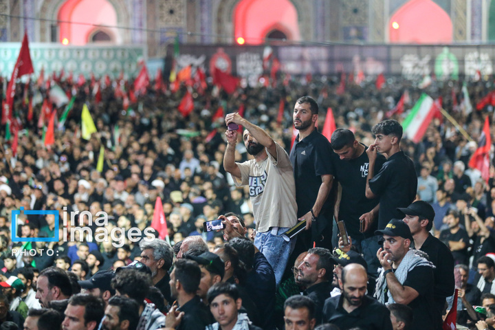 اقامه نماز بر پیکر رهبر شهید انقلاب در حرم رضوی