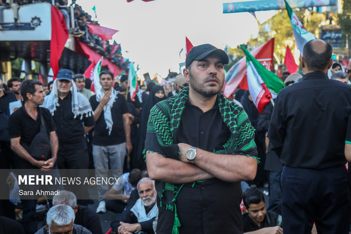 تشییع پیکر رهبر شهید انقلاب در مشهد - ۹