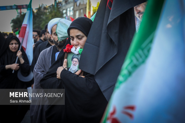 تشییع پیکر رهبر شهید انقلاب در مشهد - ۹