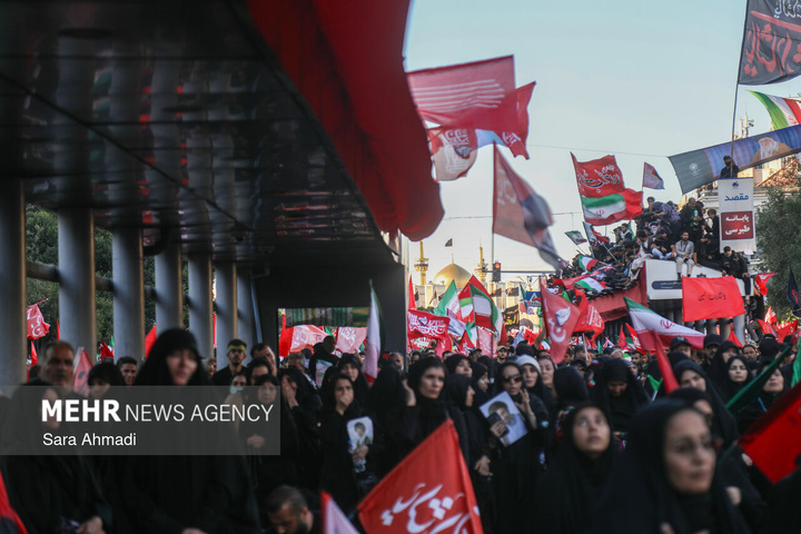 تشییع پیکر رهبر شهید انقلاب در مشهد - ۹