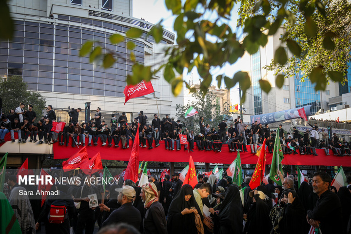 تشییع پیکر رهبر شهید انقلاب در مشهد - ۹