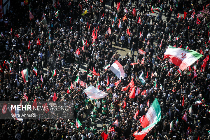 تشییع پیکر رهبر شهید انقلاب در مشهد - ۹