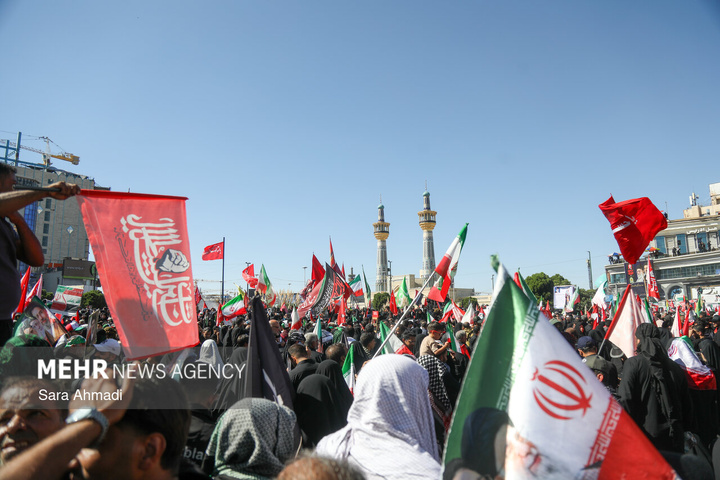 تشییع پیکر رهبر شهید انقلاب در مشهد - ۹