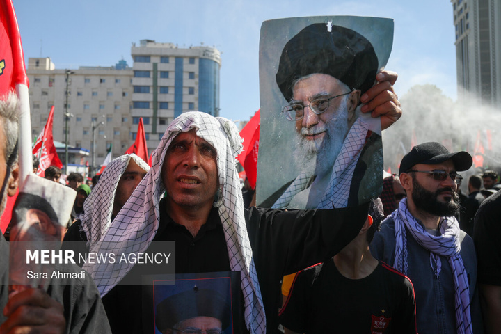 تشییع پیکر رهبر شهید انقلاب در مشهد - ۹