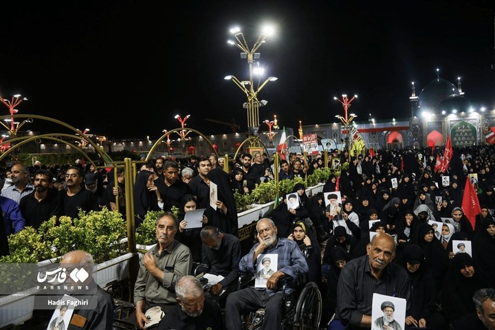 بزرگداشت رهبر شهید در حرم امام رضا(علیه السلام)