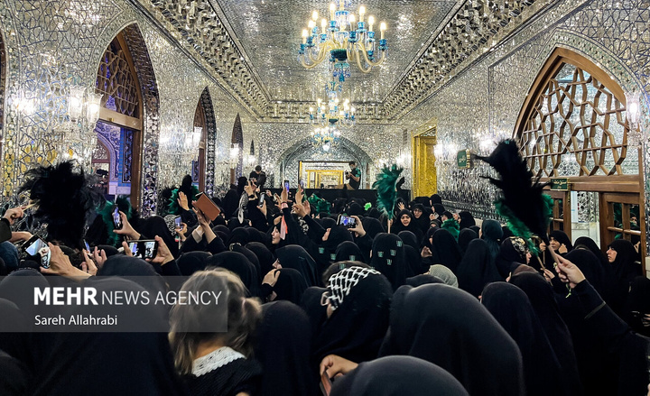 تشرف زائران به رواق دارالذکر برای زیارت مزار رهبر شهید انقلاب