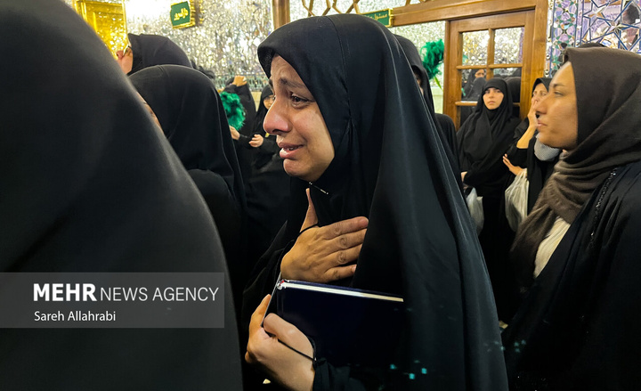 تشرف زائران به رواق دارالذکر برای زیارت مزار رهبر شهید انقلاب
