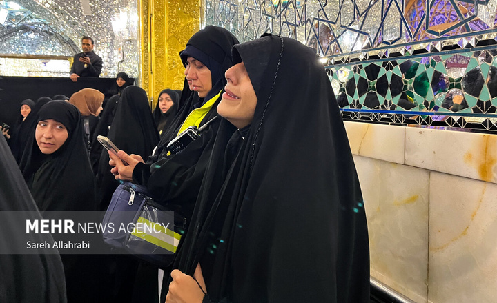 تشرف زائران به رواق دارالذکر برای زیارت مزار رهبر شهید انقلاب