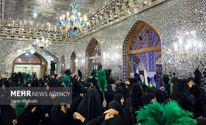 تشرف زائران به رواق دارالذکر برای زیارت مزار رهبر شهید انقلاب