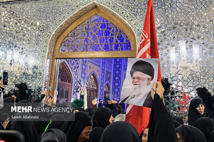 تشرف زائران به رواق دارالذکر برای زیارت مزار رهبر شهید انقلاب