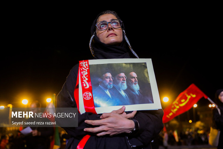 بزرگداشت «امام مجاهد شهید» در میدان انقلاب تهران