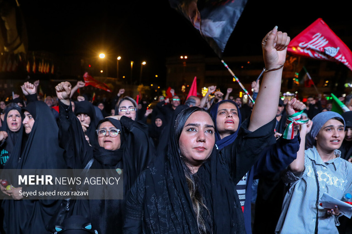 بزرگداشت «امام مجاهد شهید» در میدان انقلاب تهران