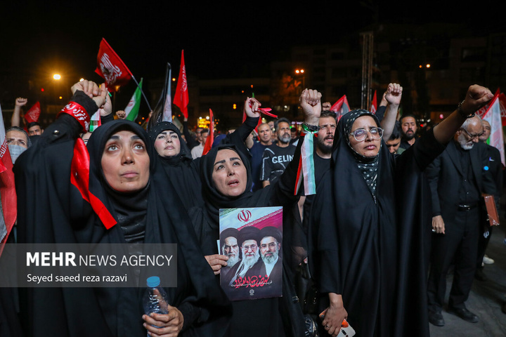 بزرگداشت «امام مجاهد شهید» در میدان انقلاب تهران