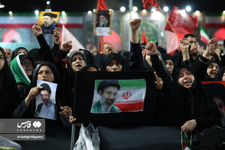 تصاویر فرزندان رهبر شهید انقلاب در مراسم بزرگداشت مشهد