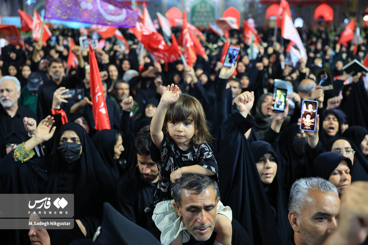 تصاویر فرزندان رهبر شهید انقلاب در مراسم بزرگداشت مشهد