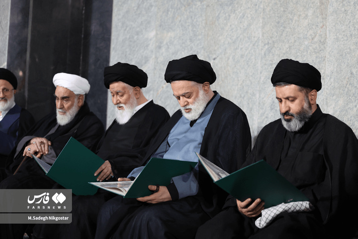 تصاویر فرزندان رهبر شهید انقلاب در مراسم بزرگداشت مشهد