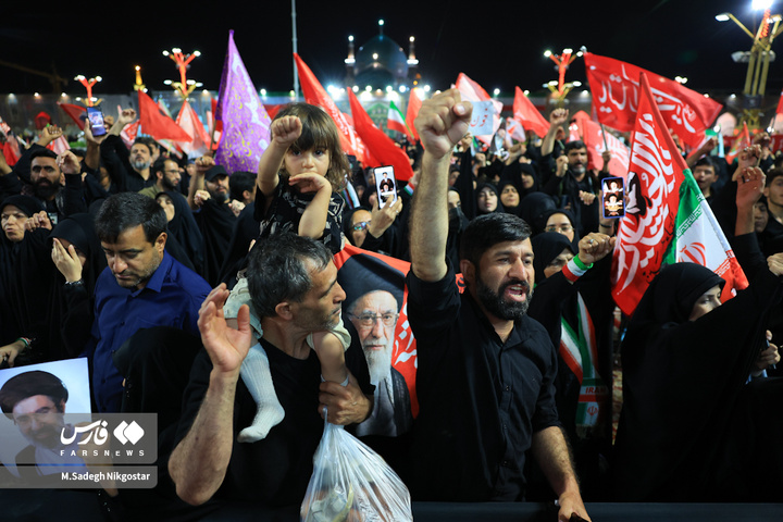 تصاویر فرزندان رهبر شهید انقلاب در مراسم بزرگداشت مشهد