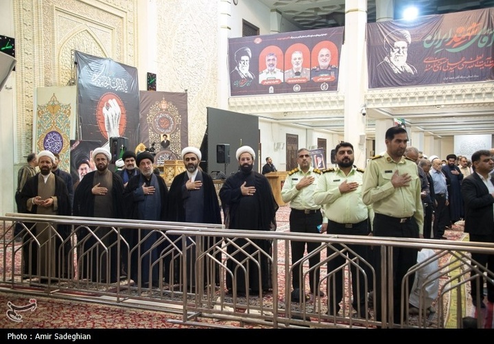 مراسم بزرگداشت رهبر شهید انقلاب در حرم مطهر حضرت شاهچراغ علیه السلام