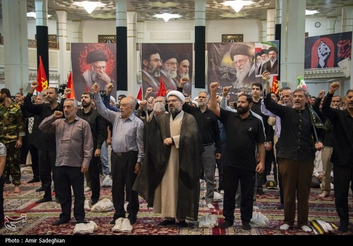 مراسم بزرگداشت رهبر شهید انقلاب در حرم مطهر حضرت شاهچراغ علیه السلام