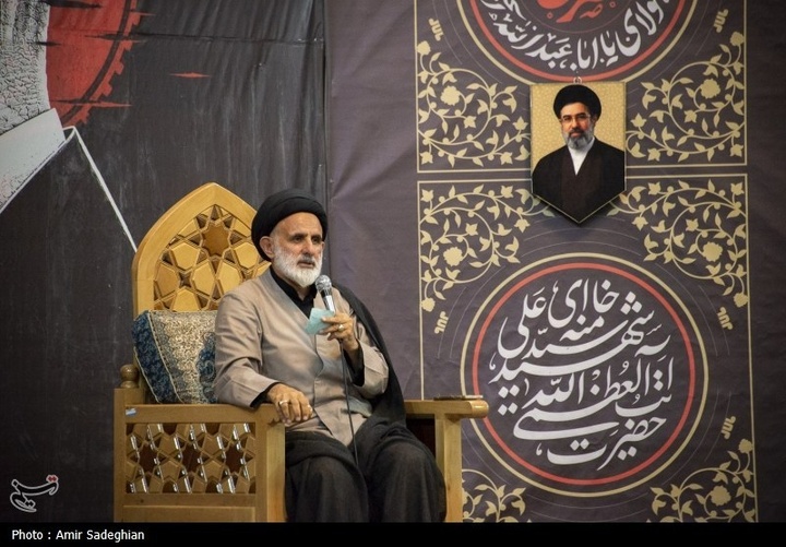 مراسم بزرگداشت رهبر شهید انقلاب در حرم مطهر حضرت شاهچراغ علیه السلام