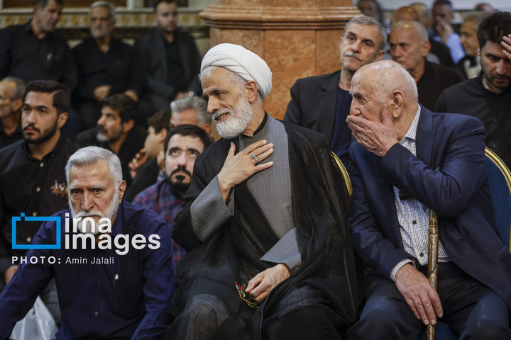 بزرگداشت رهبر شهید انقلاب در حسینیه جماران