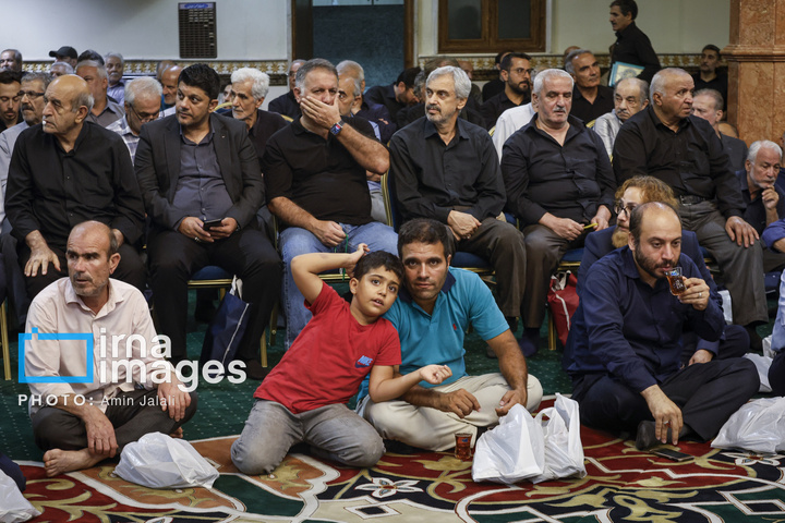 بزرگداشت رهبر شهید انقلاب در حسینیه جماران