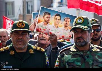 تشییع پیکر سه سرباز شهید پادگان بمپور در رفسنجان