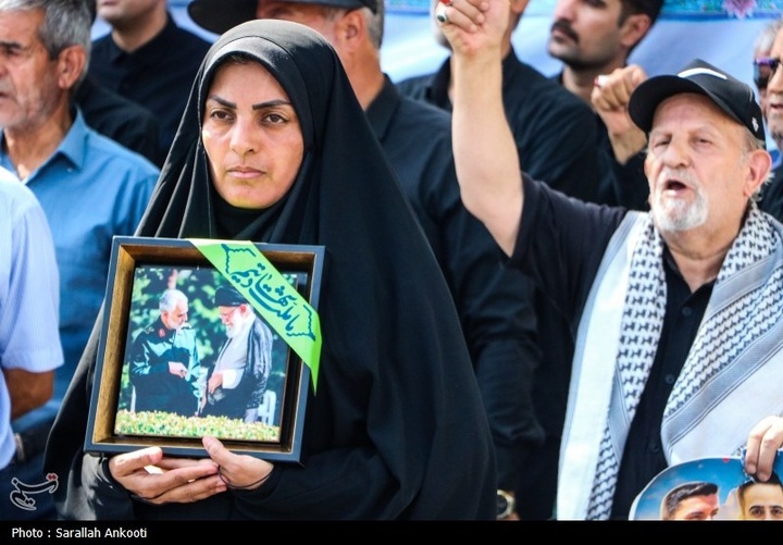 تشییع پیکر سه سرباز شهید پادگان بمپور در رفسنجان