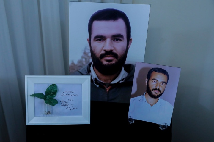 دیدار اعضای دفتر حفظ و نشر آثار رهبر شهید با خانوادۀ شهید سلامی