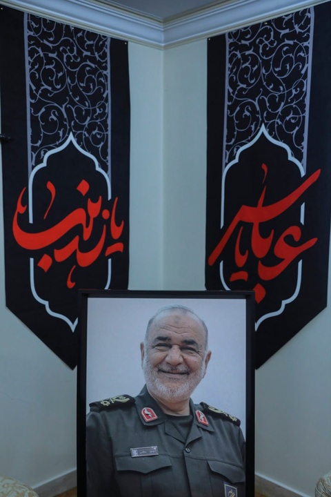 دیدار اعضای دفتر حفظ و نشر آثار رهبر شهید با خانوادۀ شهید سلامی