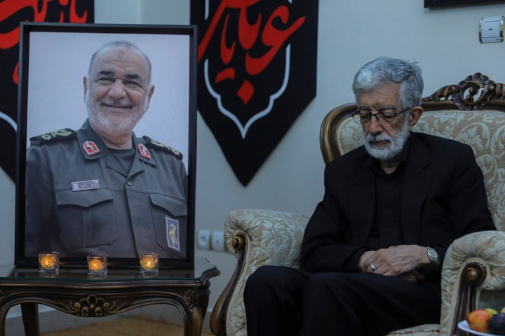 دیدار اعضای دفتر حفظ و نشر آثار رهبر شهید با خانوادۀ شهید سلامی