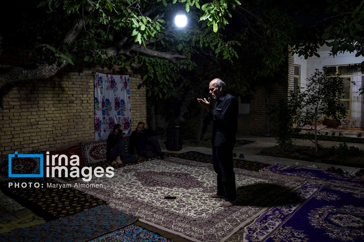 مردی میان دو جبهه