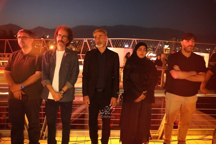 خانواده شهید ماکان نصیری مهمان اختتامیه «مشق ناتمام»