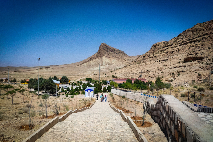 اعجاز طبیعت در اعماق غار نخجیر