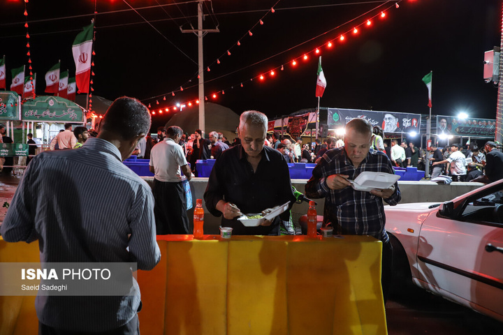تردد زائران اربعین حسینی و خدمات‌رسانی مواکب در مسیر کربلا - ایلام