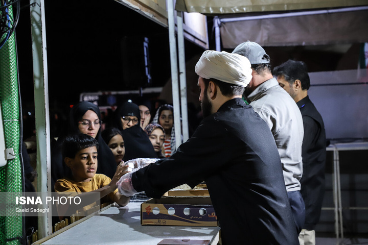 تردد زائران اربعین حسینی و خدمات‌رسانی مواکب در مسیر کربلا - ایلام