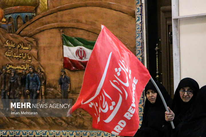تردد زائران اربعین با پرچم‌ سرخ انتقام - مرز خسروی