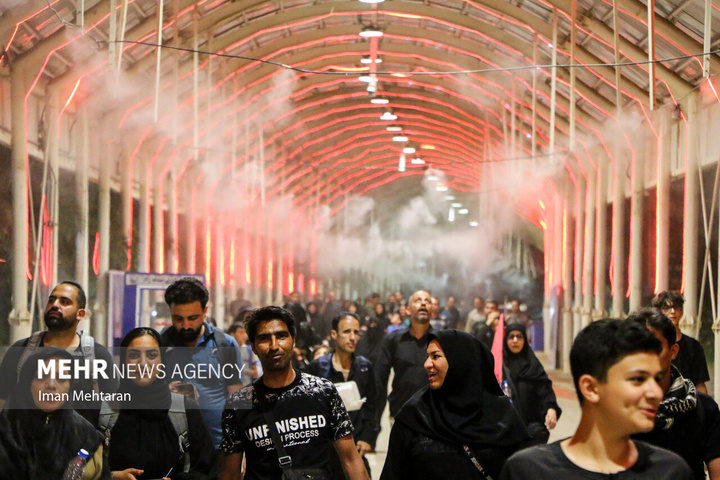 تردد زائران اربعین با پرچم‌ سرخ انتقام - مرز خسروی