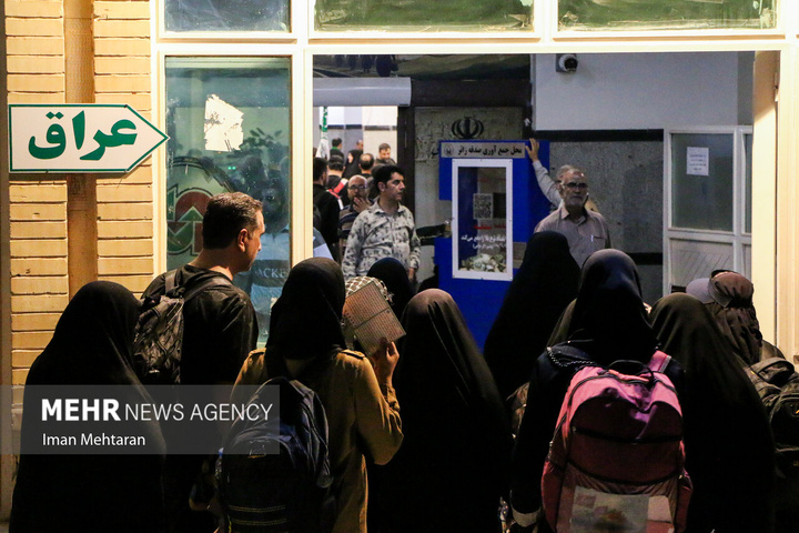 تردد زائران اربعین با پرچم‌ سرخ انتقام - مرز خسروی
