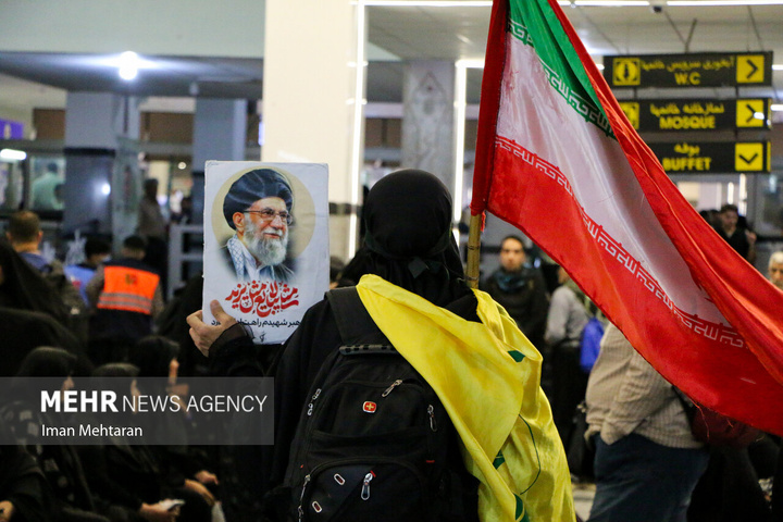 تردد زائران اربعین با پرچم‌ سرخ انتقام - مرز خسروی