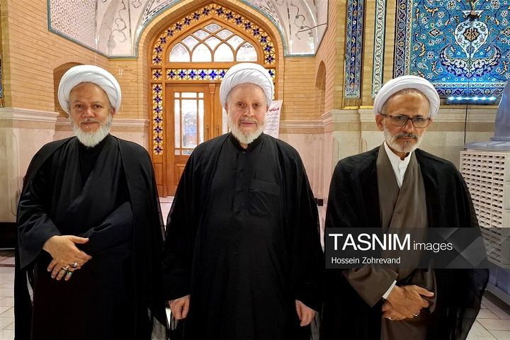 بزرگداشت رهبر شهید انقلاب اسلامی در حرم امیرالمومنین علیه السلام