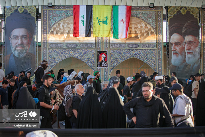 راهپیمایی زائرین اربعین به یاد آقای شهید ایران